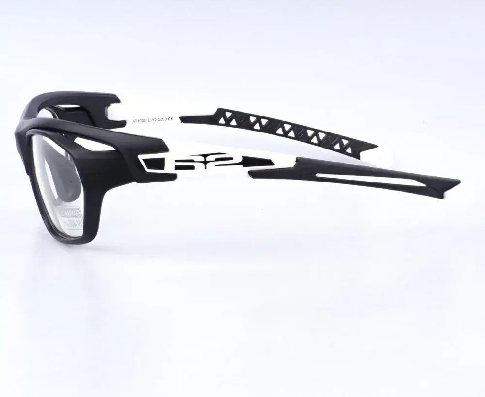 Vist, černo - bílá, zabrousit lze pouze klasicky prohnutá dioptrická skla, báze 2,0 - 6,0