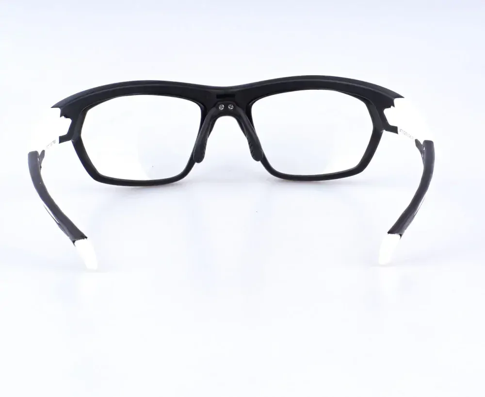 Vist, černo - bílá, zabrousit lze pouze klasicky prohnutá dioptrická skla, báze 2,0 - 6,0