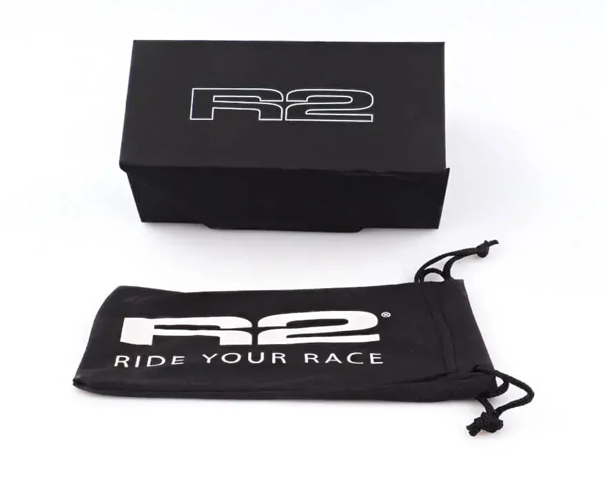 Racer, černý, zabrousit lze pouze klasicky prohnutá dioptrická skla, báze 2,0 - 6,0