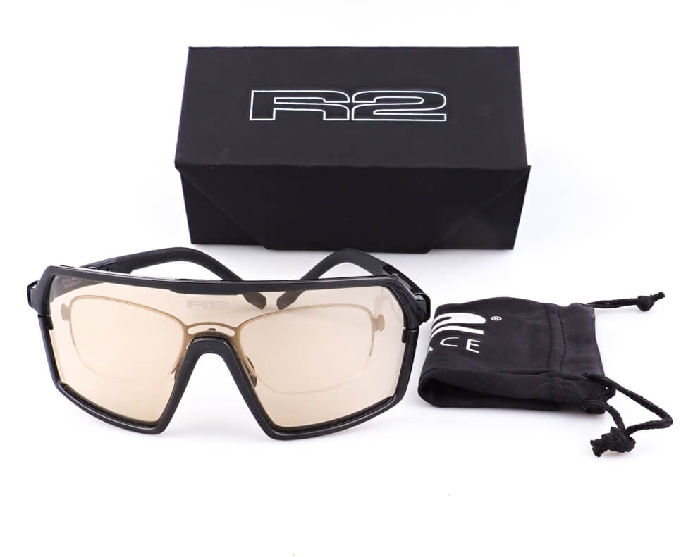 Samozabarvovací štít Factor s dioprickým klipúem, černý, zabrousit lze pouze klasicky prohnutá dioptrická skla, báze 2,0 - 6,0