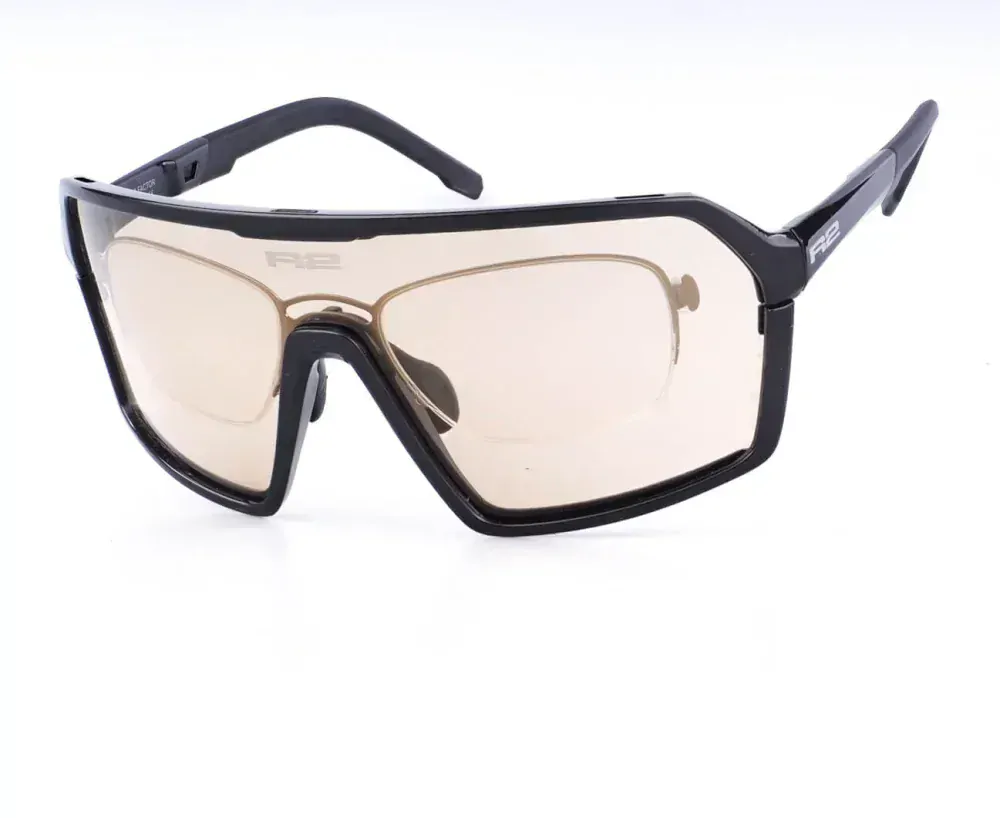 Samozabarvovací štít Factor s dioprickým klipúem, černý, zabrousit lze pouze klasicky prohnutá dioptrická skla, báze 2,0 - 6,0