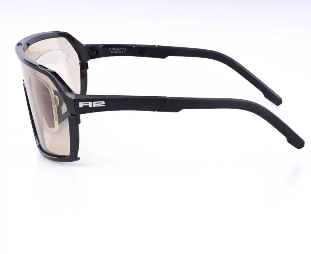 Samozabarvovací štít Factor s dioprickým klipúem, černý, zabrousit lze pouze klasicky prohnutá dioptrická skla, báze 2,0 - 6,0