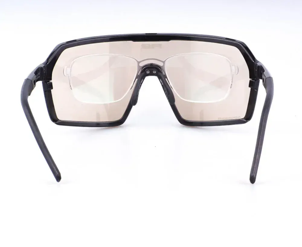 Samozabarvovací štít Factor s dioprickým klipúem, černý, zabrousit lze pouze klasicky prohnutá dioptrická skla, báze 2,0 - 6,0