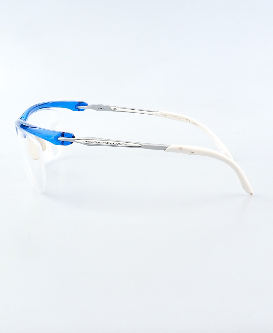 MAYA modrá, zabrousit lze pouze klasicky prohnutá dioptrická skla, báze 2,0 - 6,0