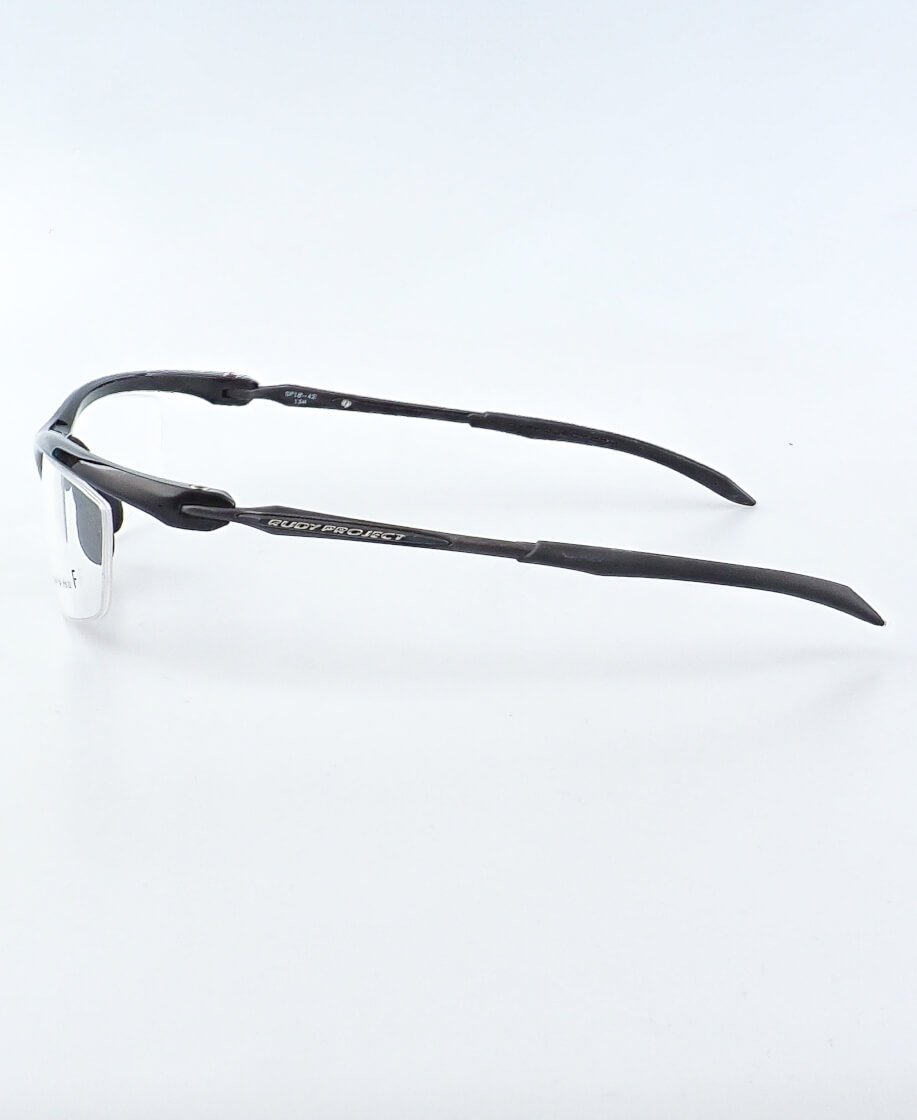 MAYA černá, zabrousit lze pouze klasicky prohnutá dioptrická skla, báze 2,0 - 6,0