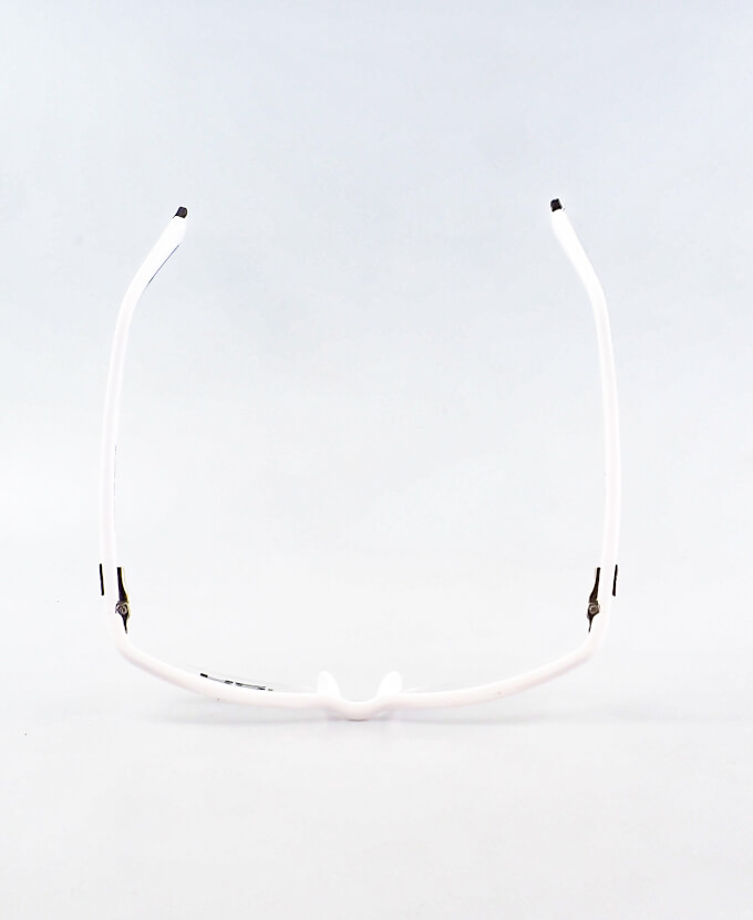 Sport bílá, zabrousit lze pouze klasicky prohnutá dioptrická skla, báze 2,0 - 6,0