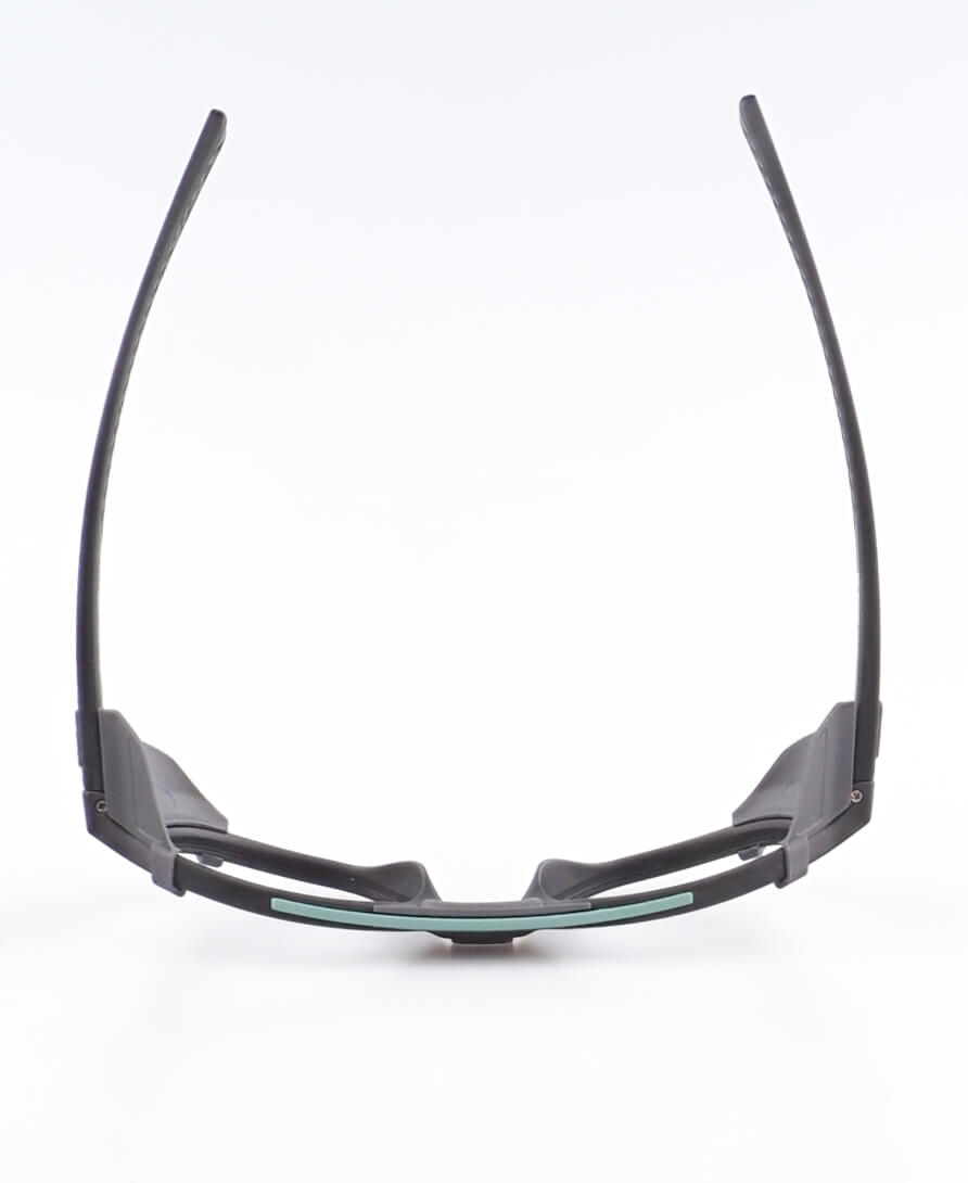 Slack Julbo černá s oddělávacím bočním krytem proti slunci na horách, zabrousit lze pouze klasicky prohnutá dioptrická skla, báze 2,0 - 6,0